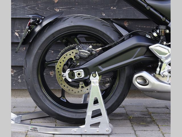 triumph - trident-660