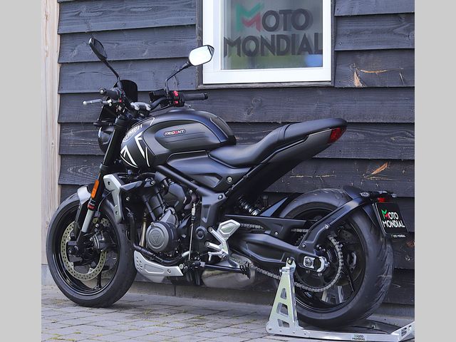 triumph - trident-660