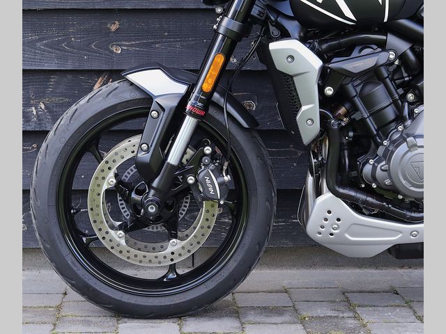 triumph - trident-660