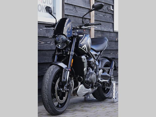 triumph - trident-660