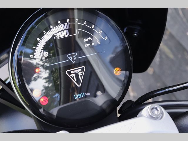 triumph - trident-660