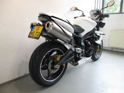 TRIUMPH STREET TRIPLE 675 – foto 3