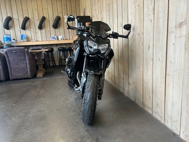 kawasaki - z900