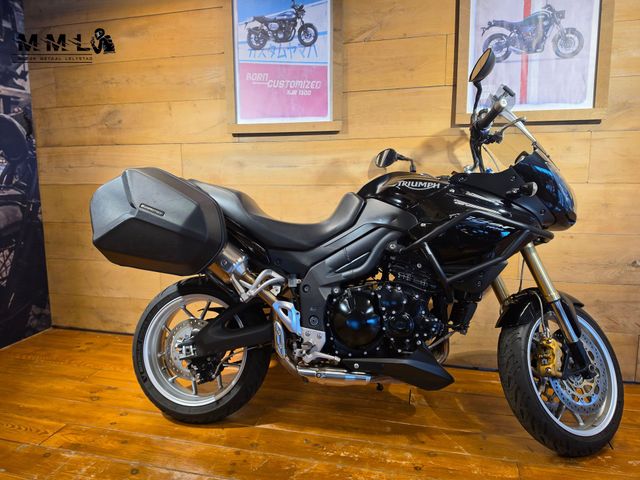 triumph - tiger-1050