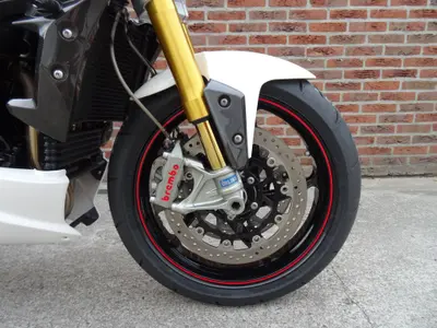 TRIUMPH SPEED TRIPLE R – foto 4