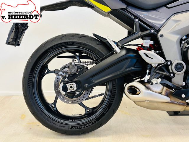 triumph - daytona-660