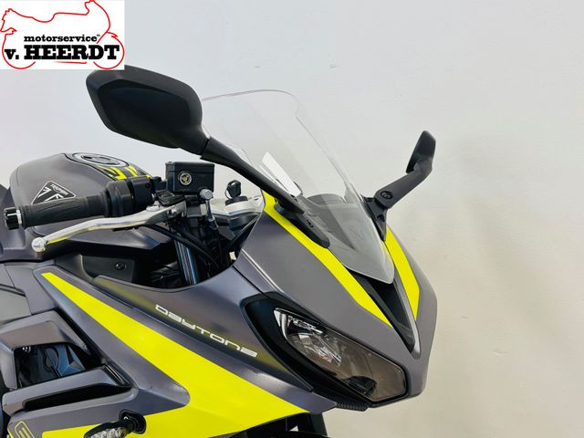 triumph - daytona-660