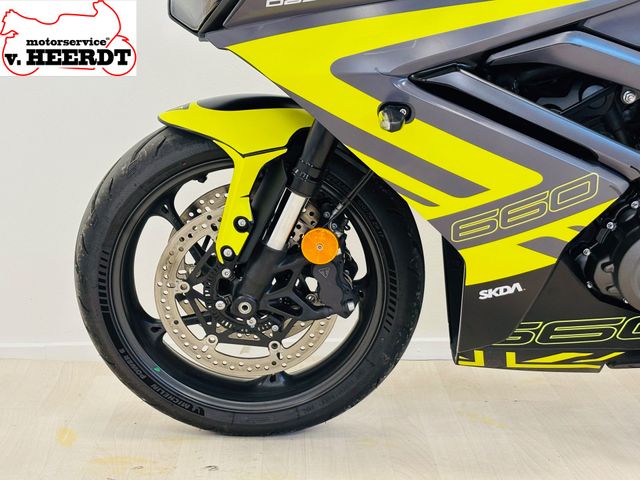 triumph - daytona-660