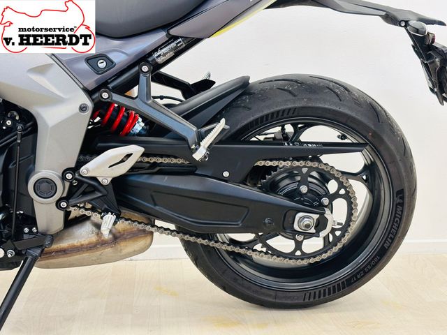 triumph - daytona-660