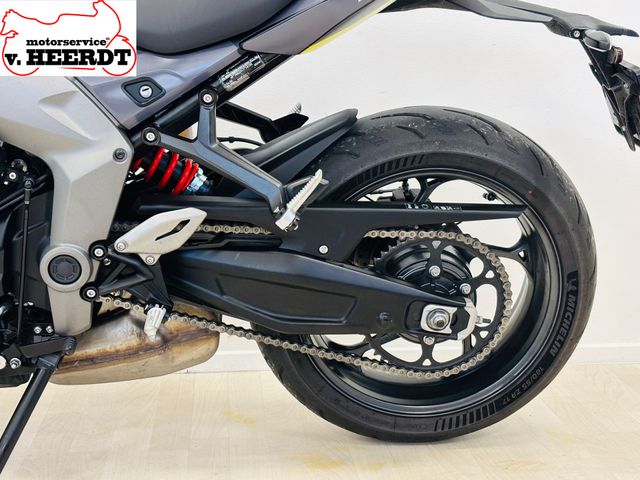 triumph - daytona-660