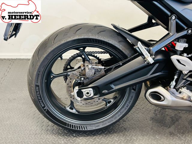 triumph - daytona-660