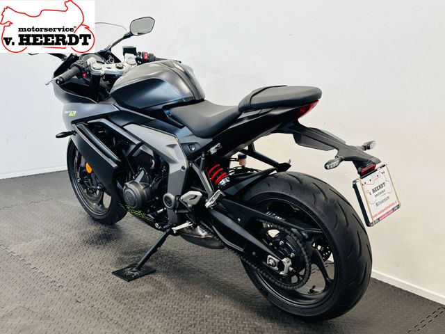 triumph - daytona-660