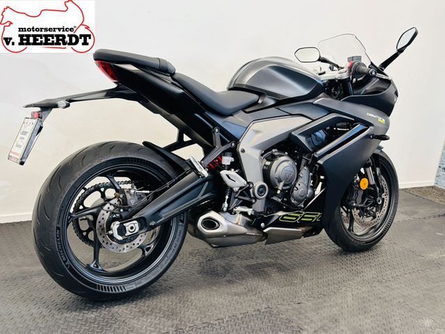 triumph - daytona-660