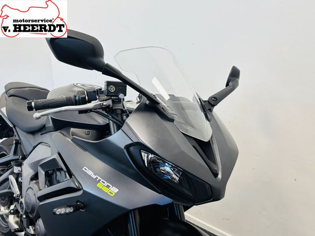 triumph - daytona-660