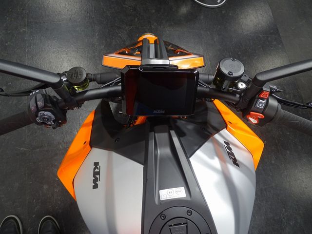 ktm - 1290-super-duke-r