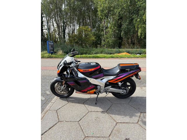 yamaha - fzr-1000