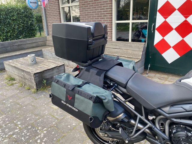 triumph - tiger-800-xcx