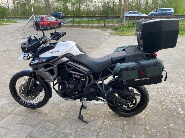 triumph - tiger-800-xcx