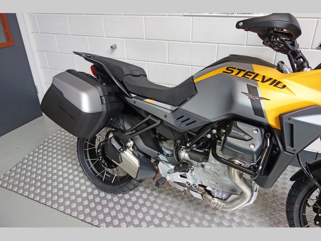 moto-guzzi - stelvio