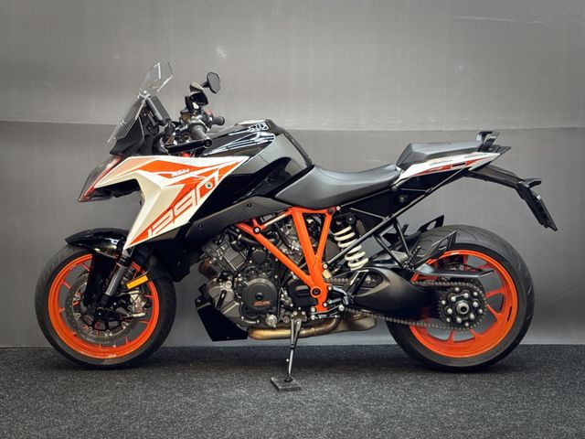 ktm - 1290-super-duke-gt