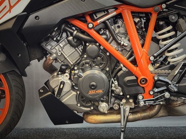 ktm - 1290-super-duke-gt