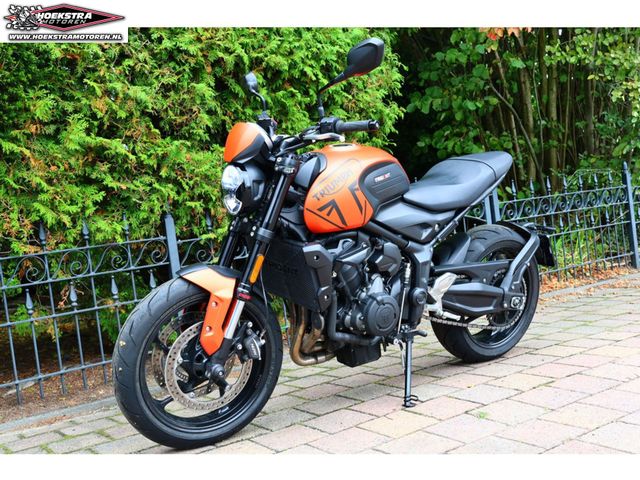 triumph - trident-660