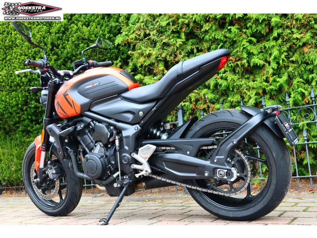 triumph - trident-660