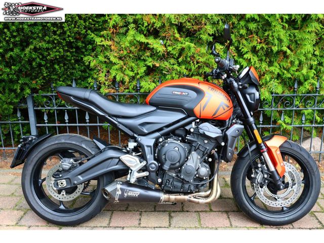 triumph - trident-660