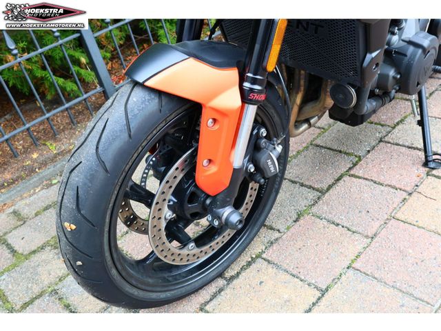 triumph - trident-660