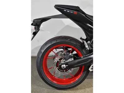 SUZUKI GSX-8S – foto 4