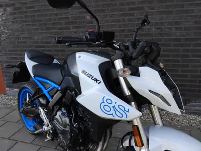 SUZUKI GSX-8S – foto 4