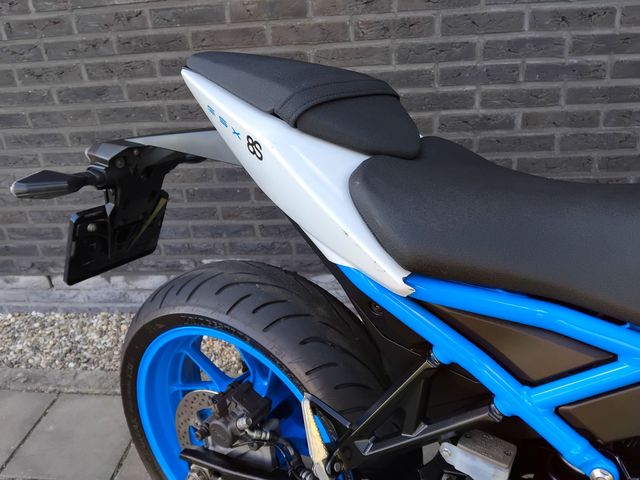 suzuki - gsx-8s