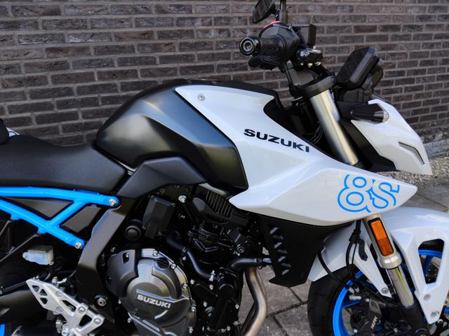suzuki - gsx-8s