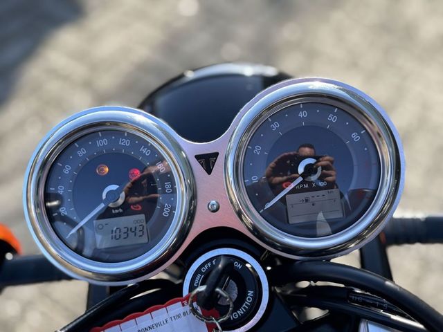 triumph - bonneville-t-100-black