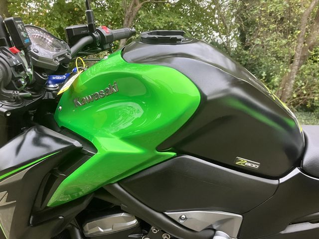 kawasaki - z900