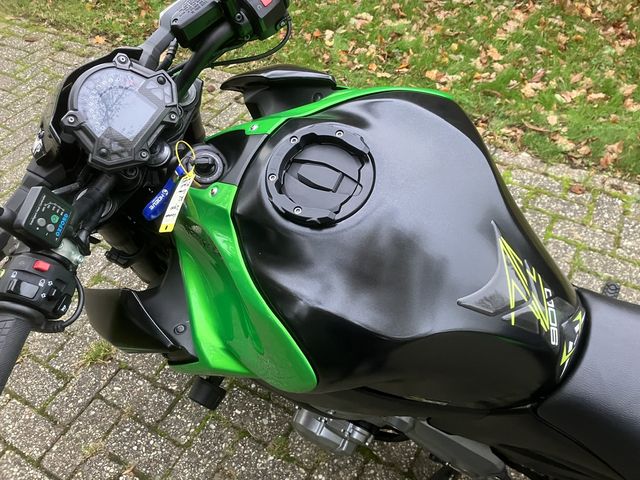 kawasaki - z900