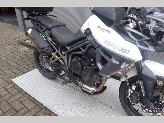 triumph - tiger-800-xrx