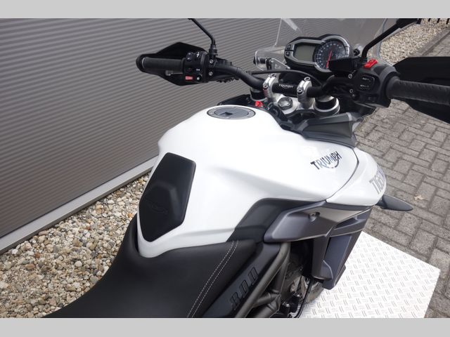 triumph - tiger-800-xrx