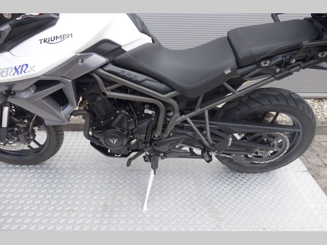 triumph - tiger-800-xrx