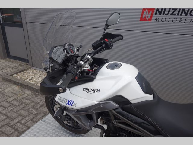 triumph - tiger-800-xrx