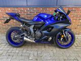 YAMAHA R7