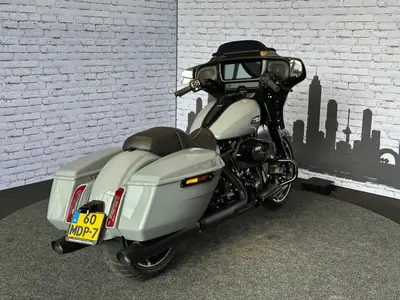 HARLEY-DAVIDSON STREET GLIDE FLHX – foto 3