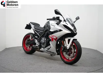 SUZUKI GSX-8R – foto 2