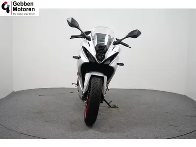 SUZUKI GSX-8R – foto 3