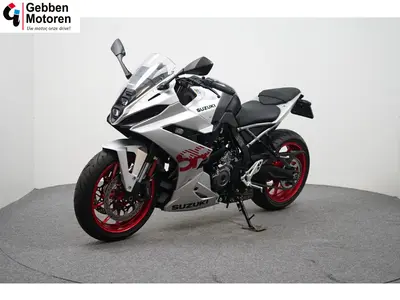 SUZUKI GSX-8R – foto 4