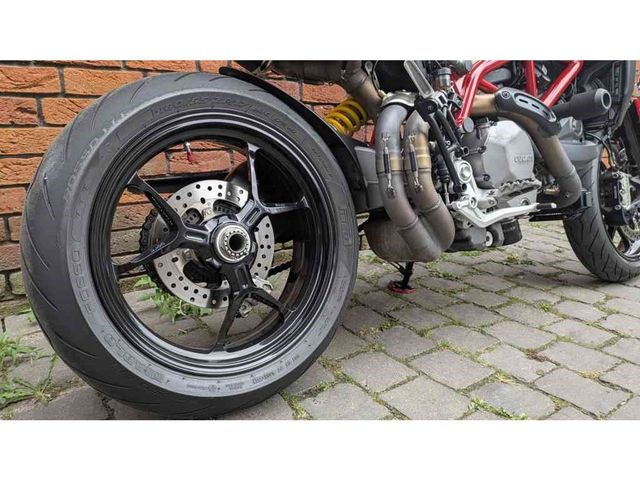 ducati - hypermotard-950