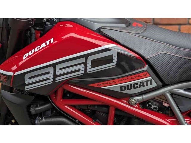 ducati - hypermotard-950