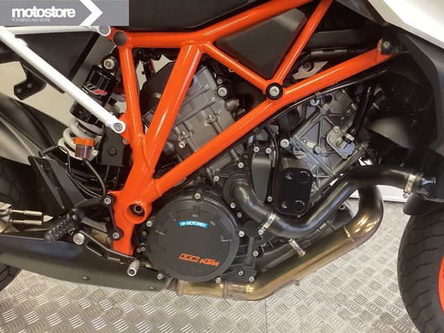 ktm - 1290-super-duke-r