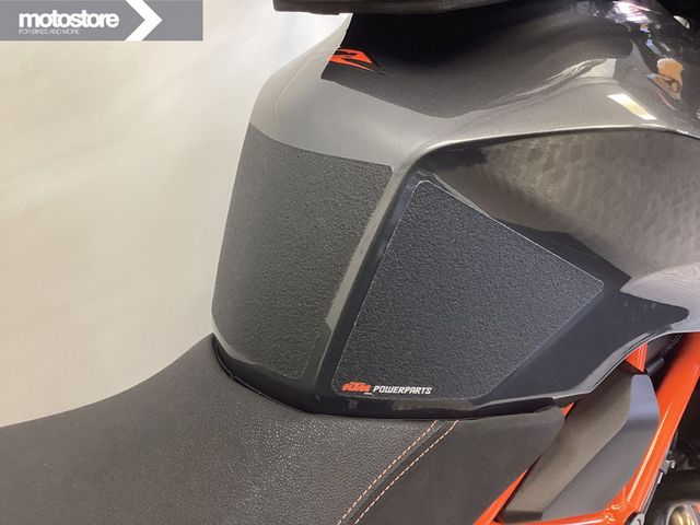 ktm - 1290-super-duke-r