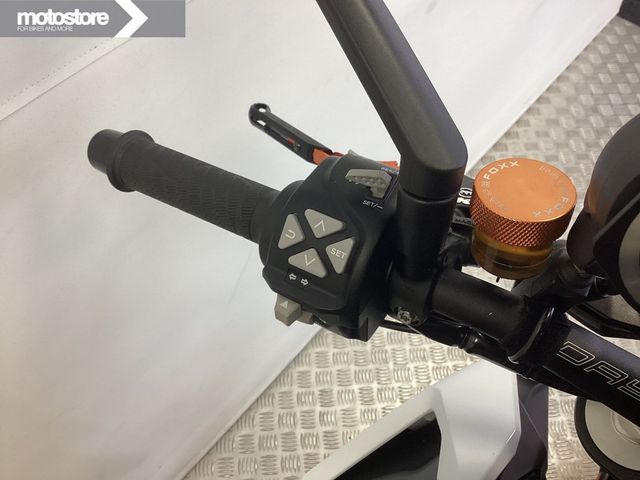 ktm - 1290-super-duke-r